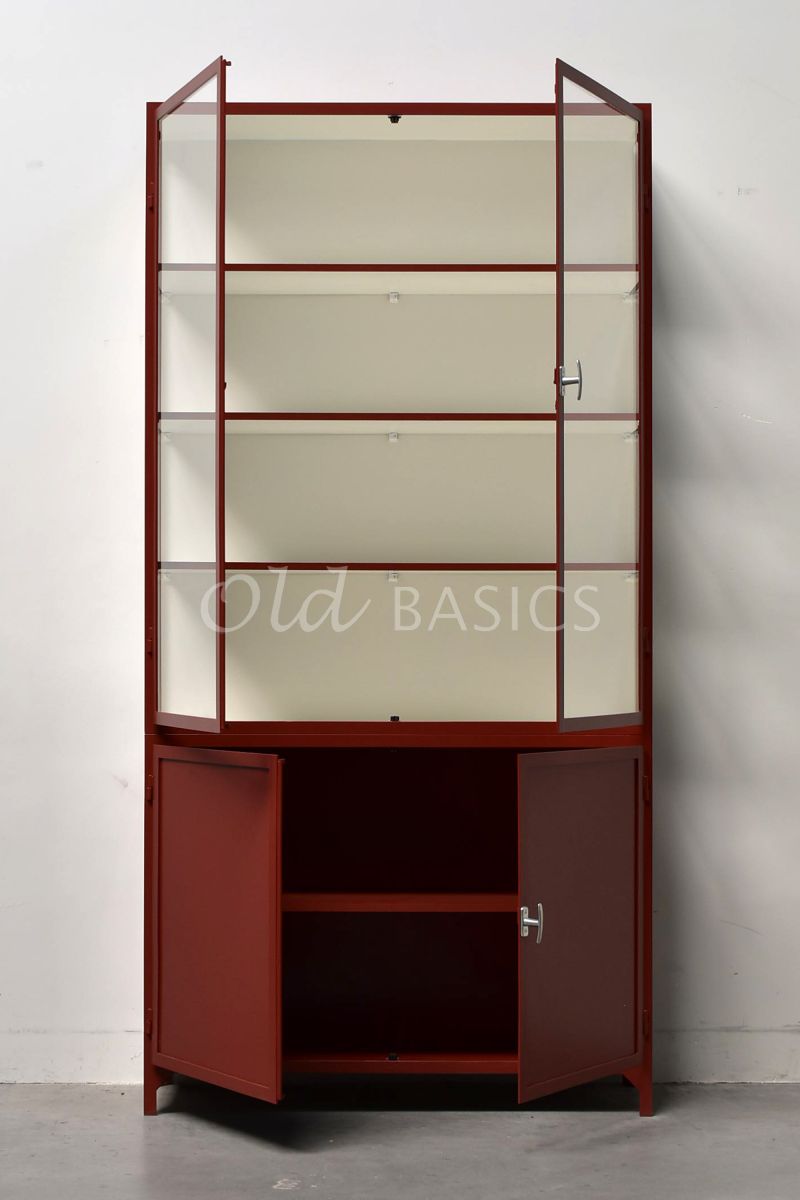 Detail van Apothekerskast Demi, 2 deuren, RAL3009, rood, materiaal staal
